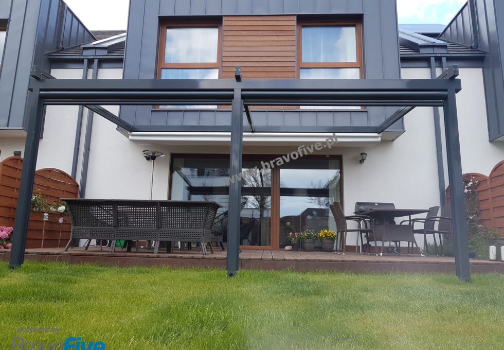Pergola EVA przy elewacji &ndash; Świnoujście