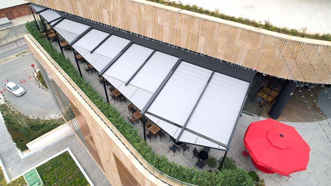 Pergola z otwieranym dachem RS 1300 Flat &ndash; HoReCa