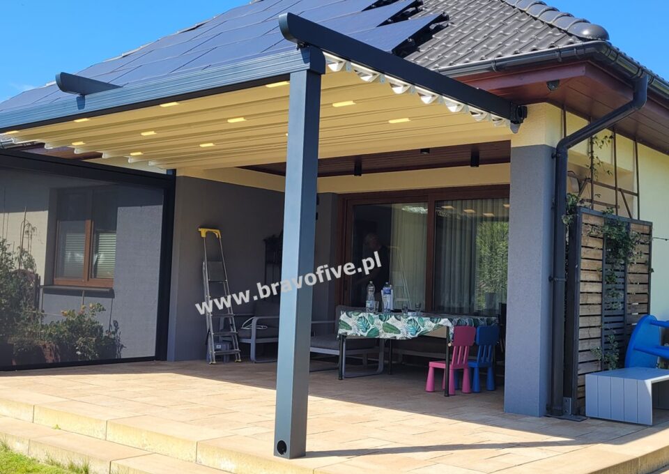 Pergola z otwieranym dachem RS 1300 Flat &ndash; Dołuje