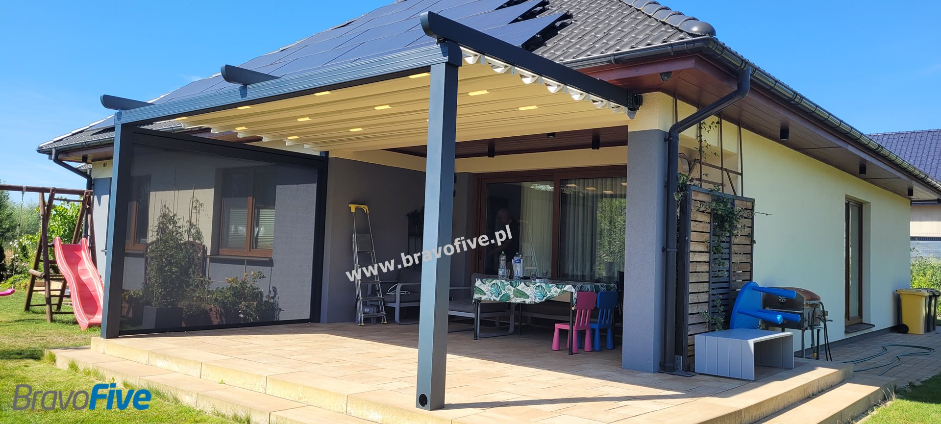 Pergola z otwieranym dachem RS 1300 Flat – Dołuje