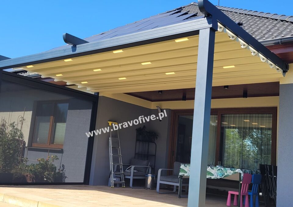 Pergola tarasowa RS 1300 Flat &ndash; realizacja Dołuje