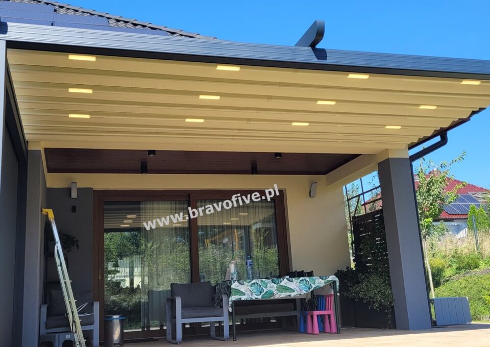 Pergola z otwieranym dachem membranowym RS 1300 Flat &ndash; Dołuje