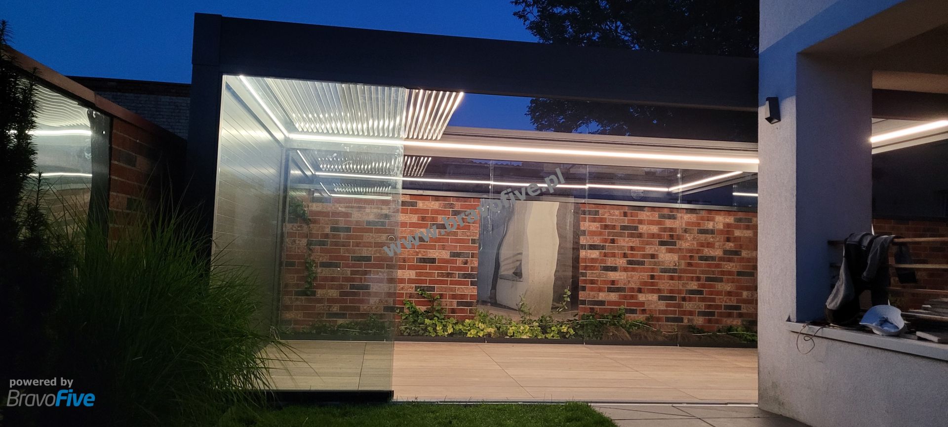 Pergola AEROLUX z obrotowo-przesuwnymi lamelami
