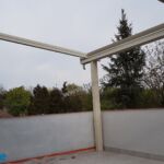 nowoczesna pergola tarasowa, nowoczesne zadaszenie tarasu, zadaszenie z otwieranym dachem