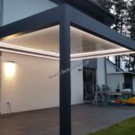 nowoczesna pergola aluminiowa z dachem lamelowym, nowoczesne zadaszenie tarasu