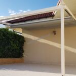 nowoczesne zadaszenie tarasu z ruchomym dachem, zadaszenie tarasu z otwieranym dachem, pergola aluminiowa