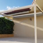 nowoczesne zadaszenie tarasu z ruchomym dachem, zadaszenie tarasu z otwieranym dachem, pergola aluminiowa