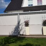 nowoczesne zadaszenie aluminiowe - zadaszenie z poliwęglanu - boczne rolety - zadaszenie aluminiowe ze szkła