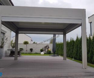 nowoczesna pergola aluminiowa z dachem żaluzjowym, nowoczesne zadaszenie tarasu, screeny, rolety boczne