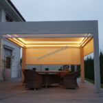 nowoczesna pergola aluminiowa z dachem żaluzjowym, nowoczesne zadaszenie tarasu, screeny, rolety boczne