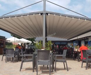 nowoczesne zadaszenie ogródka gastronomicznego, pergola z ruchomym dachem, zadaszenie ruchome, oświetlenie LED, nowoczesna pergola aluminiowa