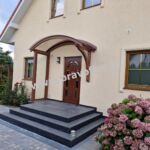 Zadaszenie wejścia ze ścianką boczną model RADIAN